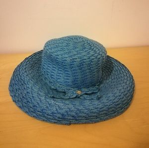 Wide-brim straw hat